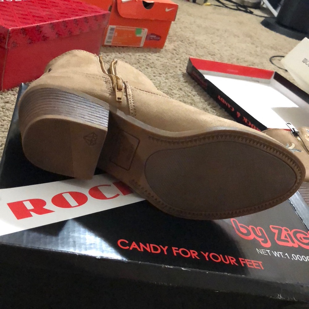 Boots - Picture 3 of 3